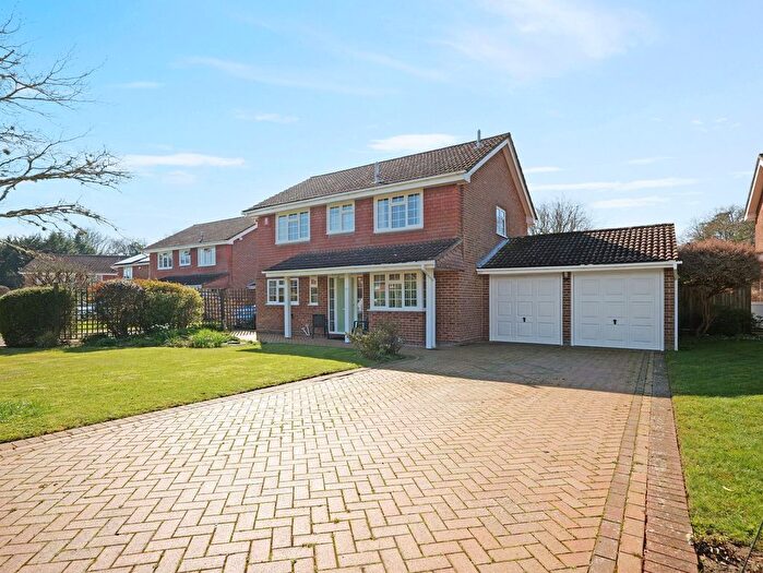 4 Bedroom Detached House For Sale In Oakenbrow, Sway, Lymington, SO41