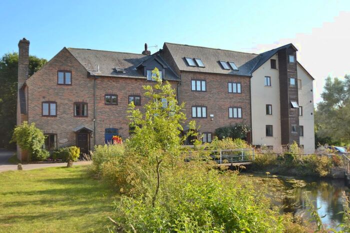 2 Bedroom Flat To Rent In Fordingbridge, SP6