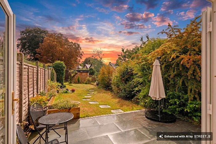 3 Bedroom Semi Detached House For Sale In Broomhall Road, South Croydon, CR2