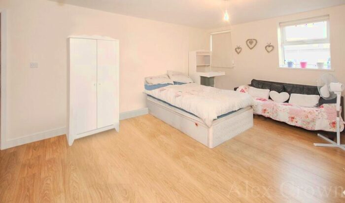 Studio To Rent In Bounds Green Road, Bounds Green, N11