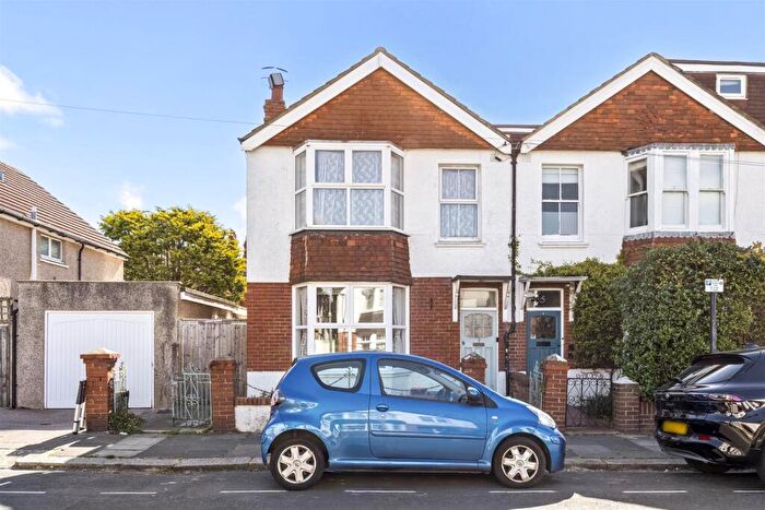 2 Bedroom Flat For Sale In Titian Road, Hove, BN3