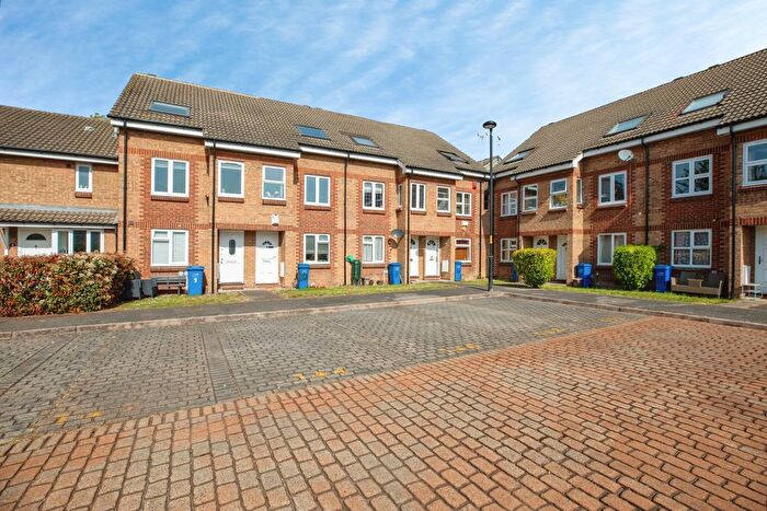 1 Bedroom Flat For Sale In Burnham Close, London, SE1