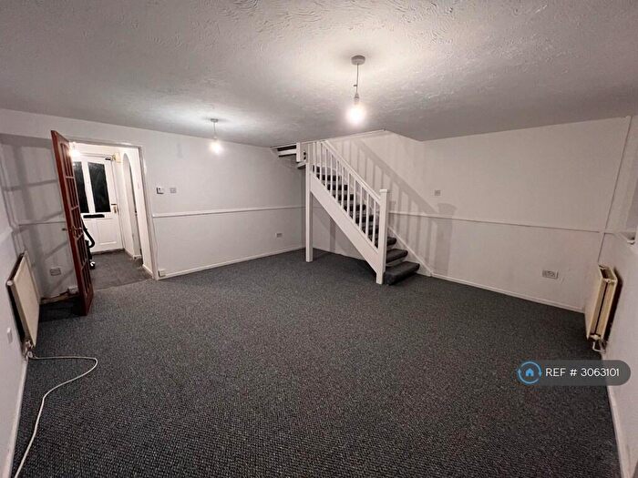 3 Bedroom Terraced House To Rent In Beaufort Court, Cadle, Swansea, SA5