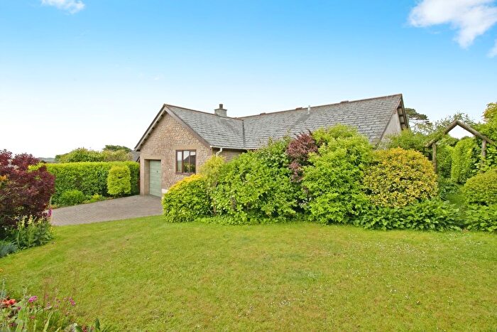 3 Bedroom Bungalow For Sale In Eston Close, Penryn, Cornwall, TR10