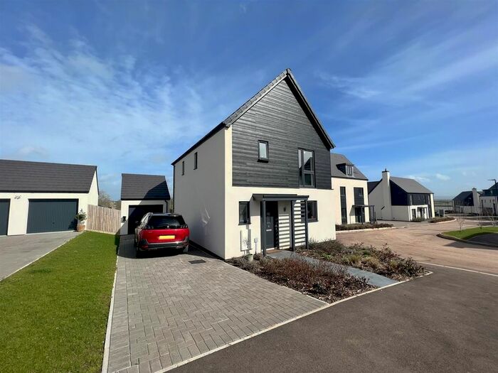 3 Bedroom Detached House For Sale In Severnbank Avenue, Newnham, GL14