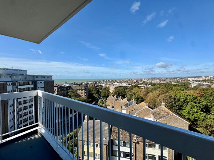 2 Bedroom Apartment To Rent In Furze Hill House, Brighton, BN3