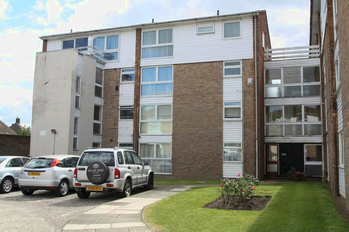 2 Bedroom Flat To Rent In Mintern Close, Hedge Lane, Palmers Green, N13