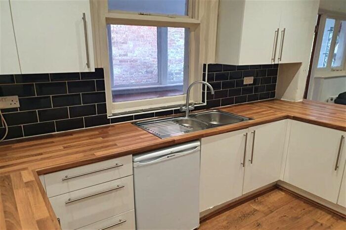 6 Bedroom House To Rent In Bedroom Detached House In Bournemouth, BH9