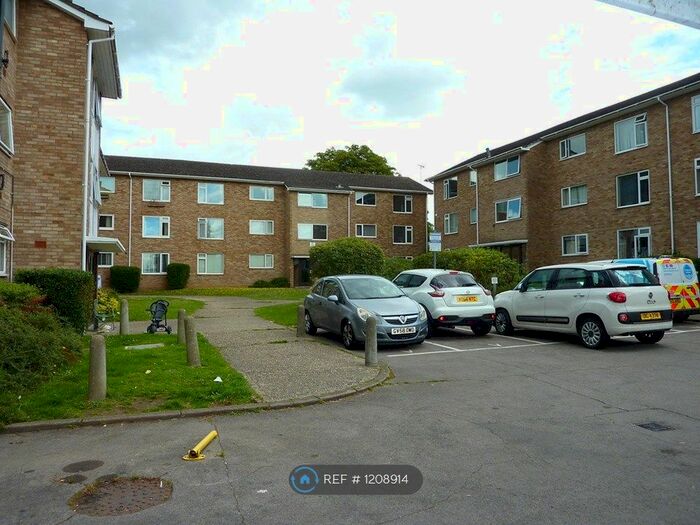 2 Bedroom Flat To Rent In Burghfield Road, Reading, RG30