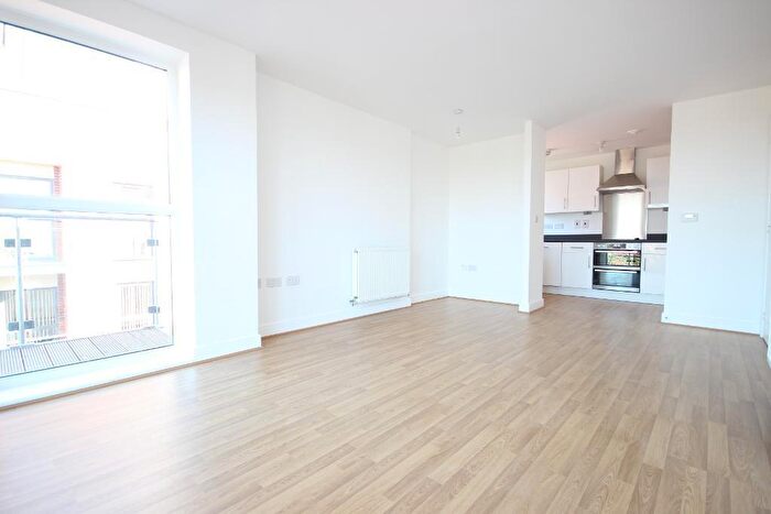 2 Bedroom Flat To Rent In Chancellor Way, Dagenham, RM8