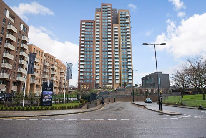 1 Bedroom Flat To Rent In Jefferson Plaza, Bromley-by-bow, London, E3