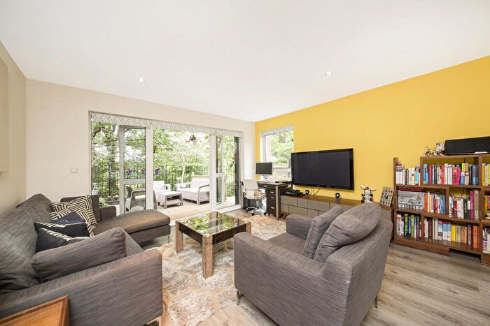 2 Bedroom Apartment To Rent In Savernake Court, Highwood Close, Southwark, London, SE22