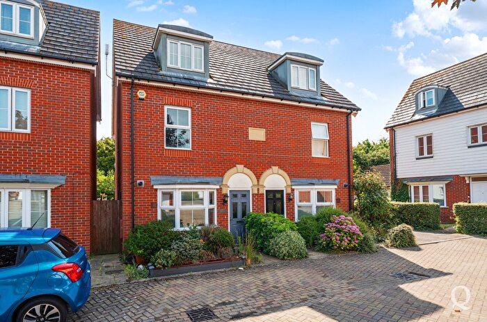 3 Bedroom Semi-Detached House For Sale In Honesty Close, Sittingbourne, Kent, ME10