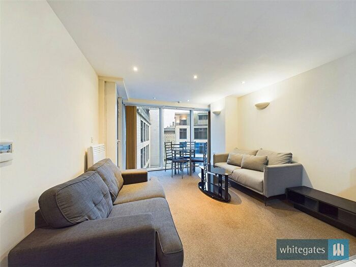 2 Bedroom Flat To Rent In The Gatehaus, Leeds Road, Bradford, West Yorkshire, BD1