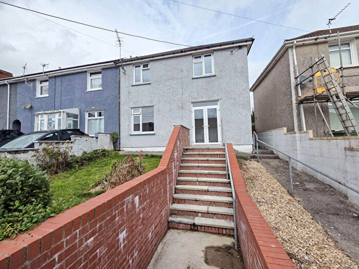 4 Bedroom Semi-Detached House To Rent In Brynhyfryd Terrace, Hengoed, CF82