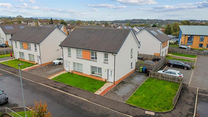 3 Bedroom Semi-Detached House For Sale In Drumchapel Close, Glasgow, G15