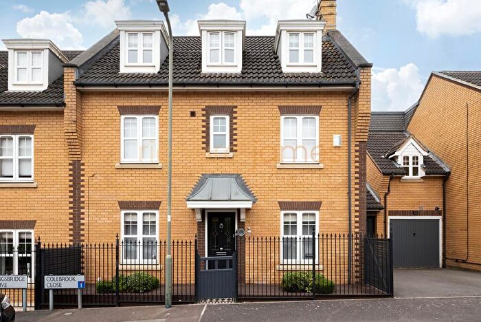 4 Bedroom House For Sale In Colebrook Close, Mill Hill, NW7