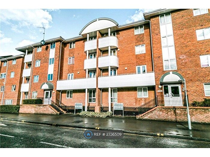 2 Bedroom Flat To Rent In Kings Oak Court, Reading, RG1