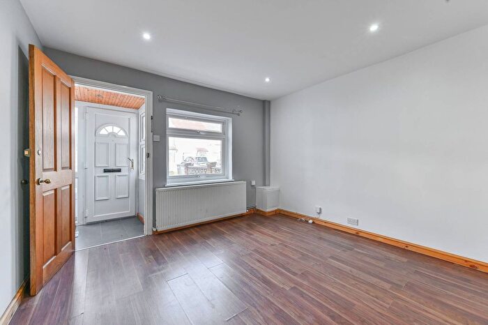 2 Bedroom Property To Rent In Addington Road, Croydon, CR0