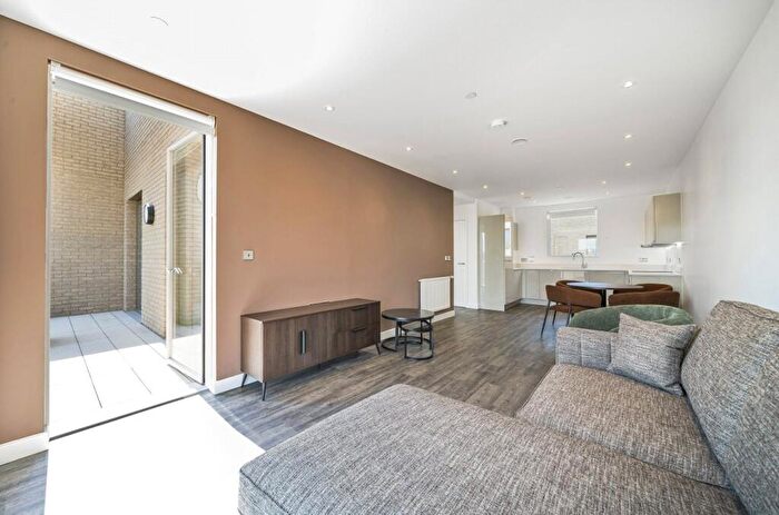 2 Bedroom Apartment To Rent In Dawes Street, London, SE17