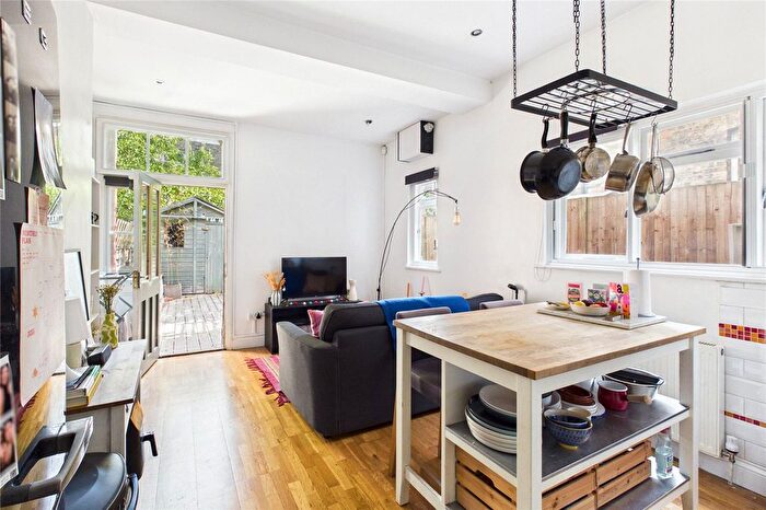 2 Bedroom Flat For Sale In Hailsham Avenue, London, SW2