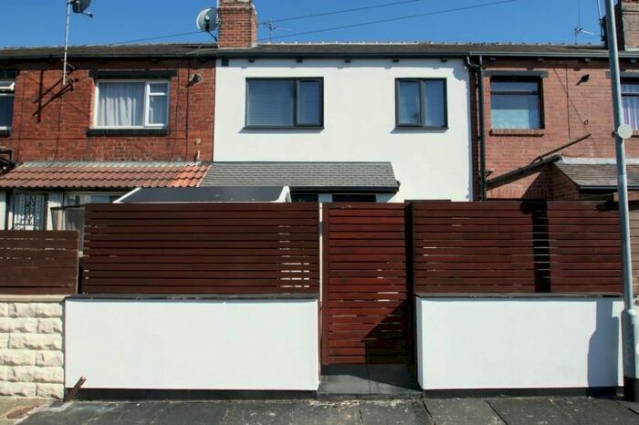 2 Bedroom Terraced House To Rent In Longroyd Street North, Leeds, LS11