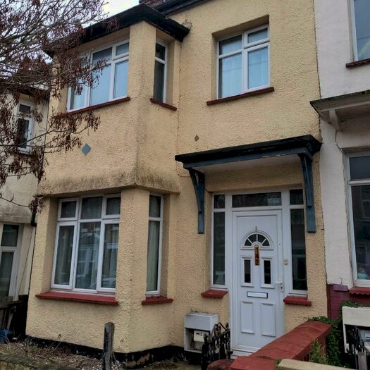 4 Bedroom Semi-Detached House To Rent In Hainault Avenue, Westcliff-On-Sea, Essex, SS0