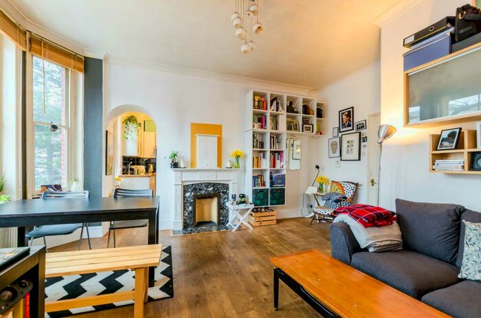 2 Bedroom Flat To Rent In Coldharbour Lane, Camberwell, London, SE5