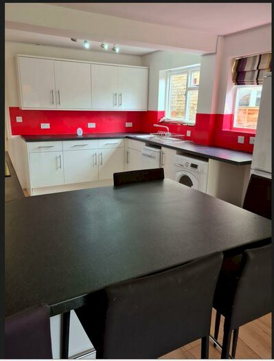 6 Bedroom House To Rent In Priory Road, Cambridge, CB5