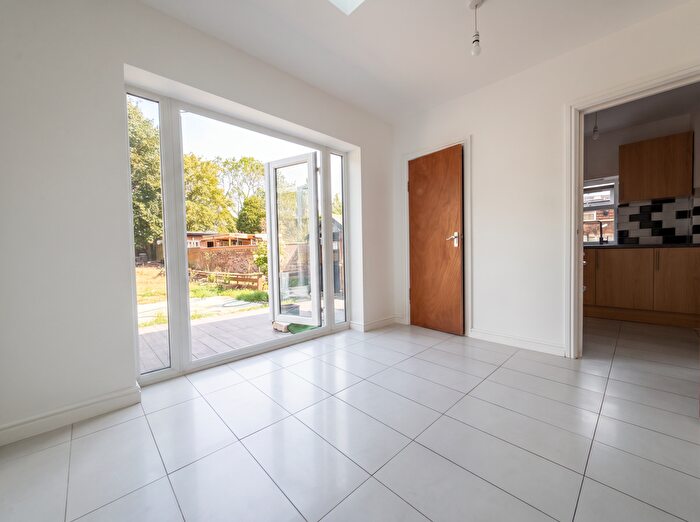 1 Bedroom Flat To Rent In Old Cote Drive, Hounslow, TW5