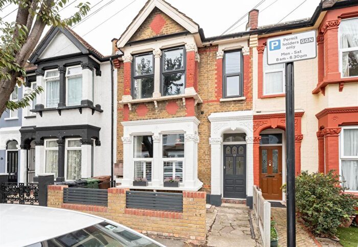 2 Bedroom Apartment For Sale In Belgrave Road, Leyton, E10