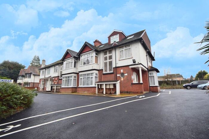 1 Bedroom Flat To Rent In Nickmar Court, - New Bedford Road, Luton, Bedfordshire, LU3