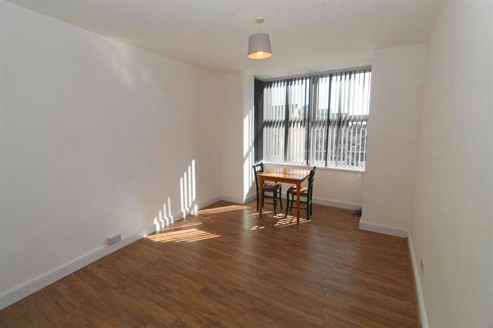 1 Bedroom Flat To Rent In Queens Hills, Newport, NP20