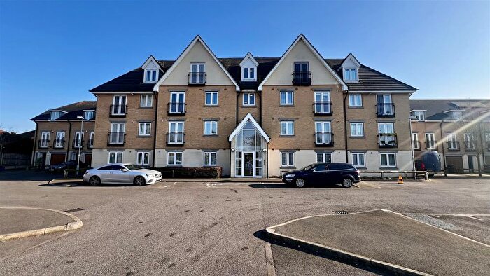 1 Bedroom Flat To Rent In Langley House. Beavers Lane, Hounslow, TW4