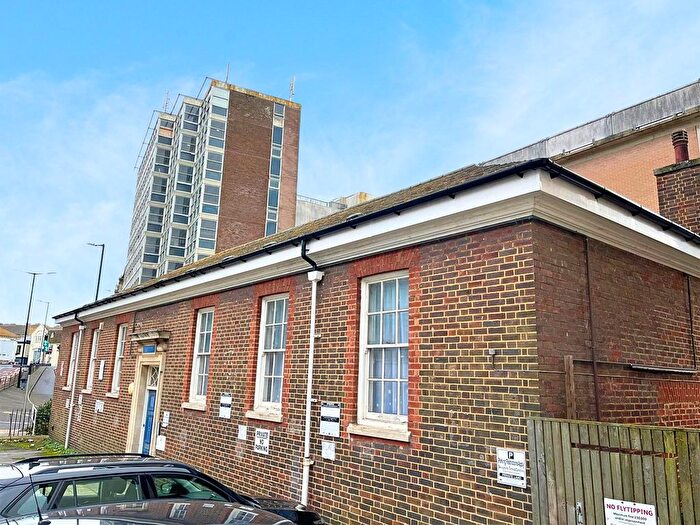 2 Bedroom Flat To Rent In Cornwallis Terrace, Hastings, TN34