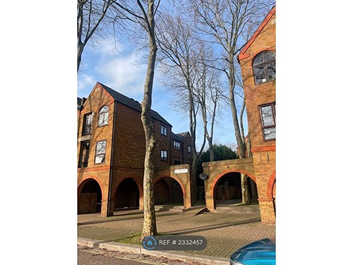 1 Bedroom Flat To Rent In Brunswick Quay, London, SE16