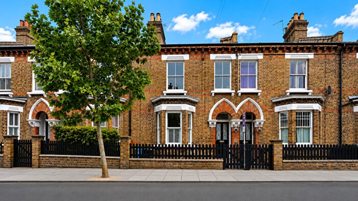3 Bedroom Flat For Sale In Fourth Avenue, London, W10
