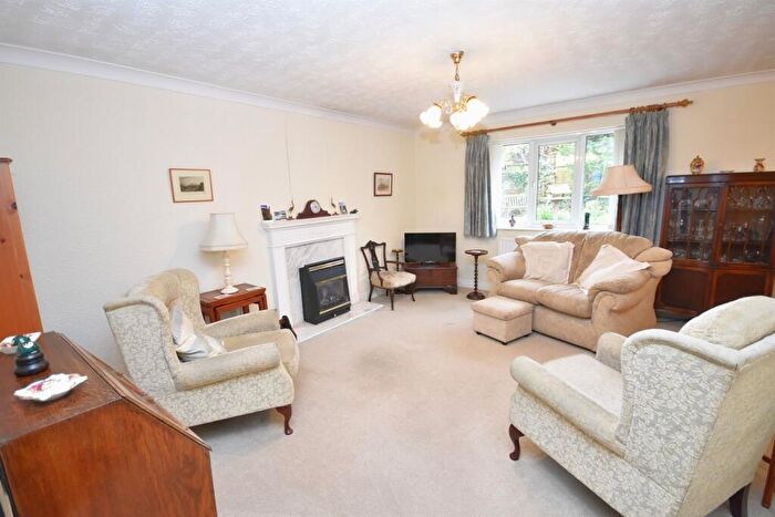 3 Bedroom Detached Bungalow For Sale In Drummond Way, Macclesfield, SK10