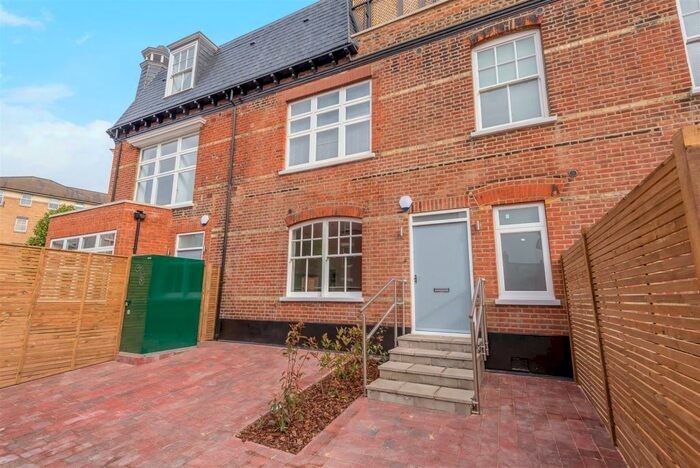 1 Bedroom Flat To Rent In Richmond Road, Kingston Upon Thames, KT2