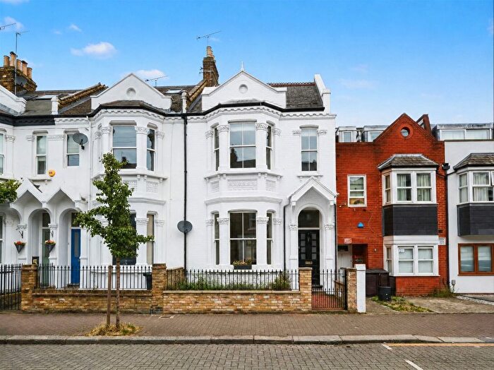 3 Bedroom Flat For Sale In Norroy Road, Putney, SW15