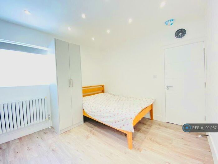 Studio To Rent In Middlesex, Pinner, HA5