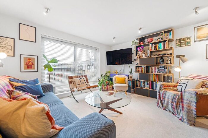 2 Bedroom Flat For Sale In Wandsworth Road, SW8