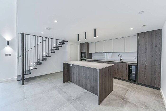 2 Bedroom Flat For Sale In Clapham Road, Oval, London, SW9