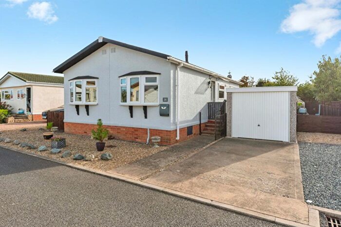 2 Bedroom Park Home For Sale In Allington Gardens, Allington, Grantham, NG32