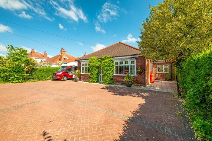 4 Bedroom Bungalow For Sale In Willingham Road, Knaith Park, Gainsborough, DN21