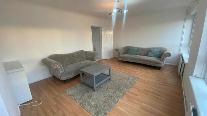 3 Bedroom Flat To Rent In Samuel Street, Woolwich, London, Uk, SE18
