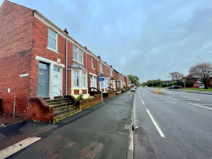 2 Bedroom Flat To Rent In Old Durham Road, Gateshead, Tyne And Wear, NE9