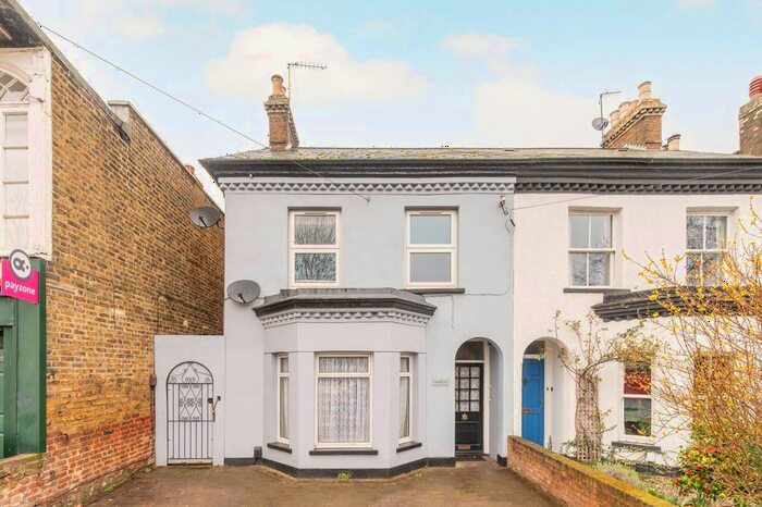 2 Bedroom Flat To Rent In Wrthe Green Road, Carshalton, SM5