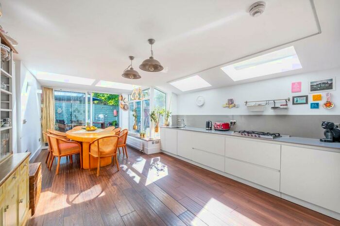 4 Bedroom Terraced House To Rent In Willesden Green, Willesden Green, London, NW2