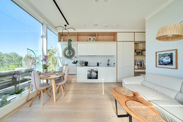 2 Bedroom Flat For Sale In Parkview, Brentford, Brentford, TW8